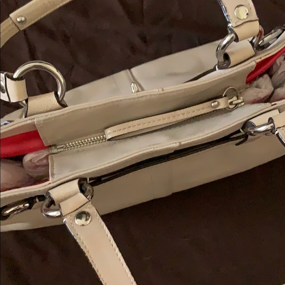 Cream Coach - Picture 5 of 6